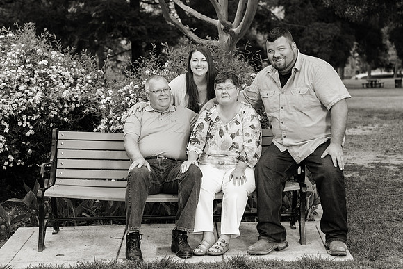 Family-32-BW