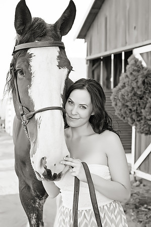 Country Engagement Photos with horses