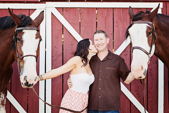 Country Engagement Photos with horses