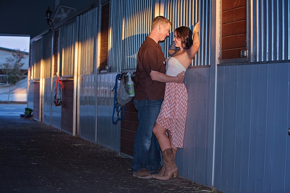 Country Engagement Photos with horses