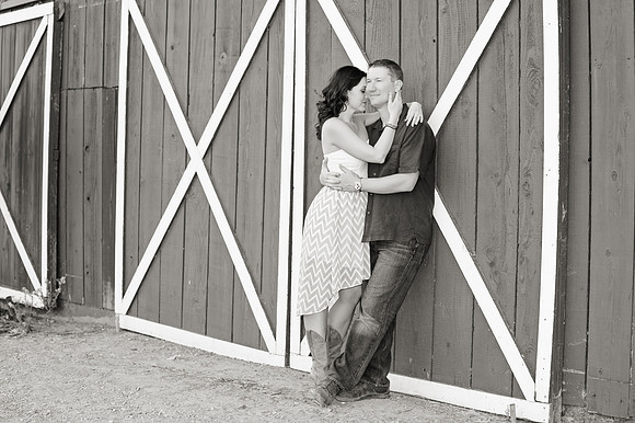 Country Engagement Photos with horses