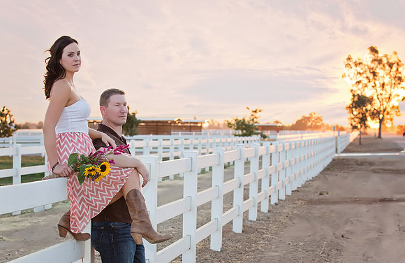Country Engagement Photos with horses