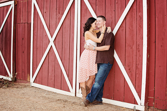 Country Engagement Photos with horses