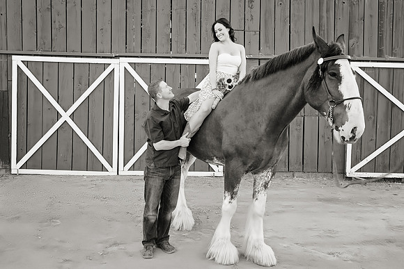 Country Engagement Photos with horses