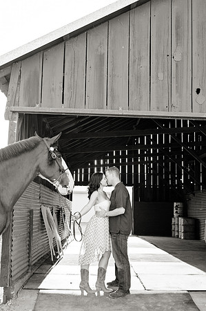 Country Engagement Photos with horses