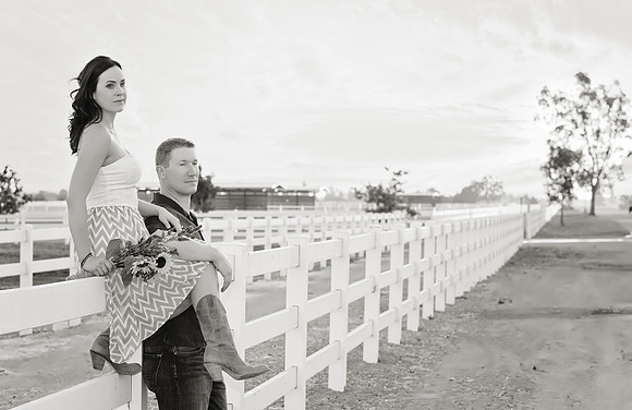 Country Engagement Photos with horses