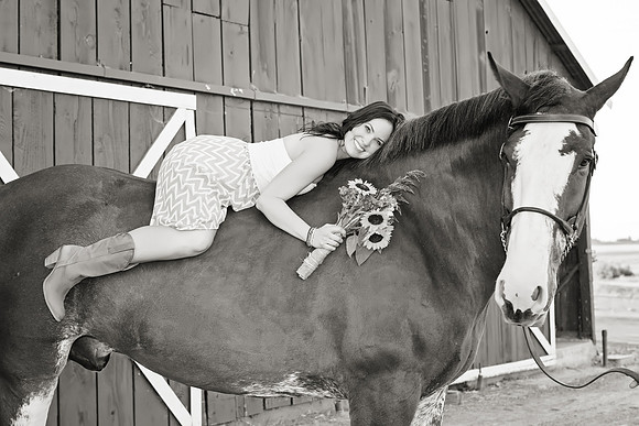 Country Engagement Photos with horses