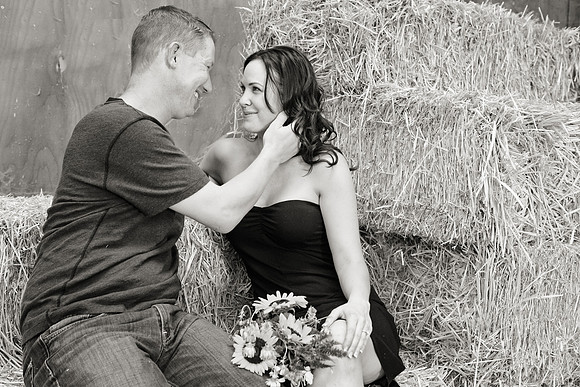 Country Engagement Photos with horses