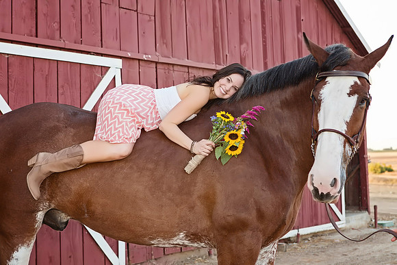 Country Engagement Photos with horses