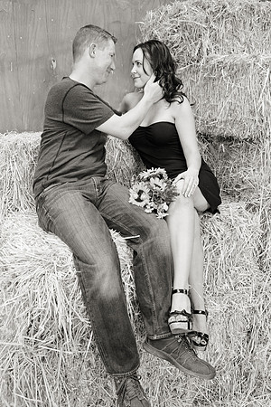 Country Engagement Photos with horses
