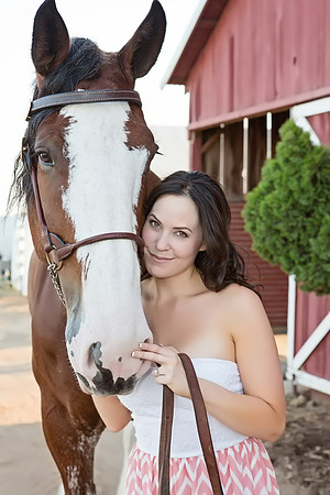 Country Engagement Photos with horses
