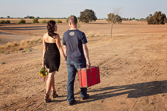 Country Engagement Photos with horses