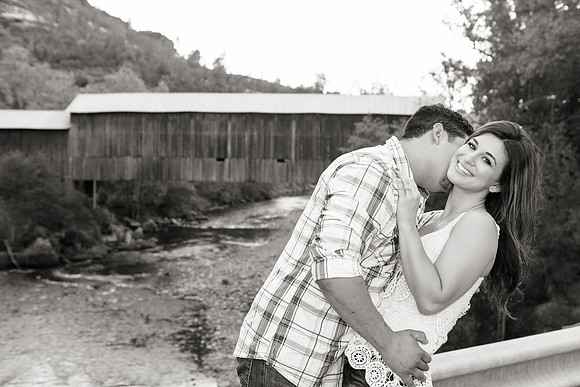 Engagement Photos on Covered Bridge